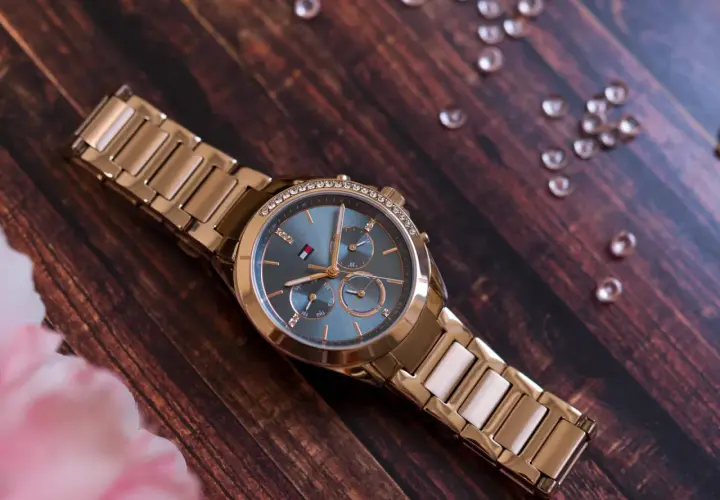 Zegarek Tommy Hilfiger damski: Jak wybrać idealny styl i jakość?