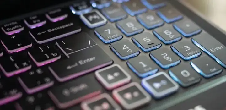 Jak włączyć dźwięk w laptopie na klawiaturze - proste kroki i porady
