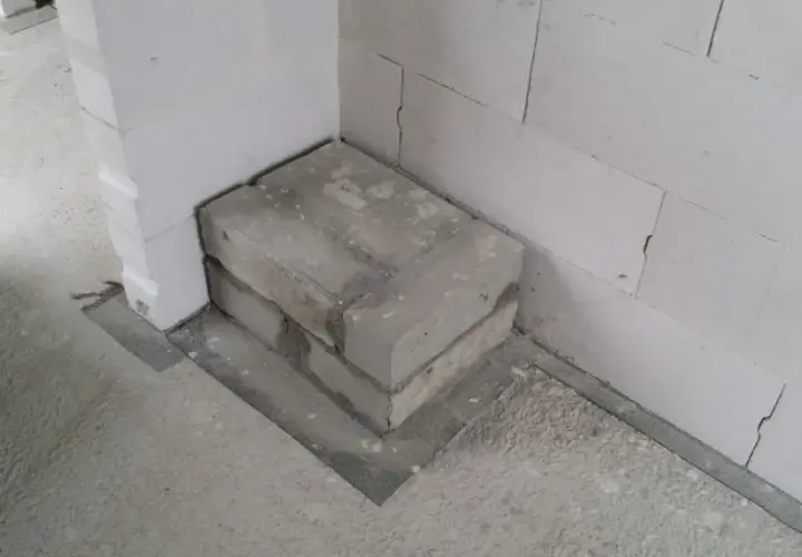 Jaki fundament pod komin systemowy? Uniknij najczęstszych błędów