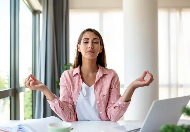 Jak homeopatia może pomóc w radzeniu sobie z silnym stresem