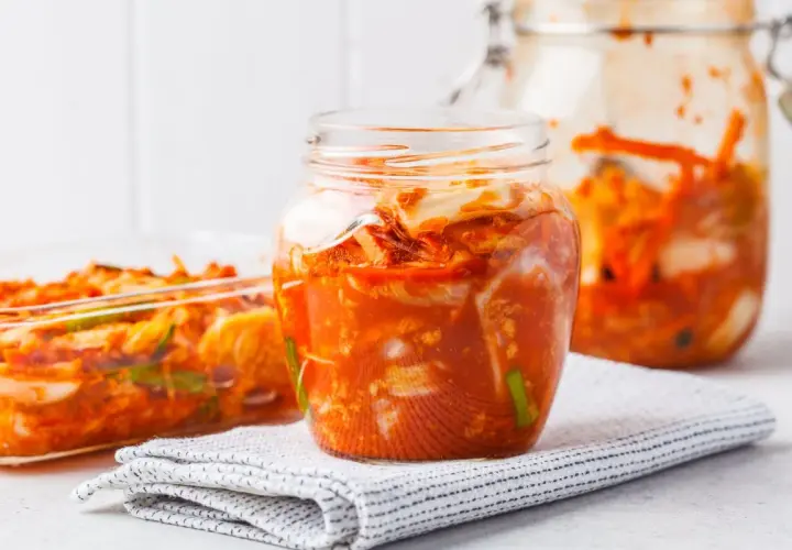 Co to jest kimchi? Odkryj smak, zdrowie i sekrety koreańskiej kiszonki