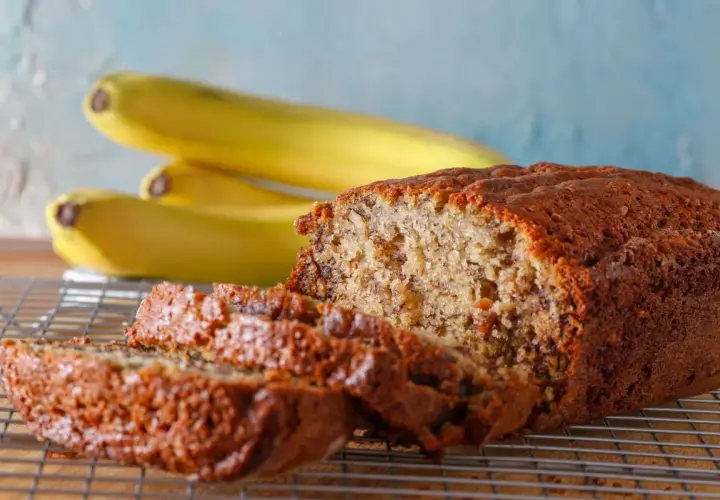 Wegański chlebek bananowy: Sekrety wilgotnego ciasta bez zakalca