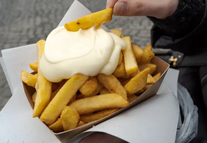 Kaloryczność belgijskich przysmaków: od gofrów po frytki z majonezem
