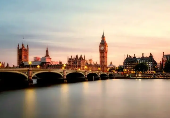 Podróż do UK po Brexicie: co wolno wwozić do Anglii? Sprawdź limity!