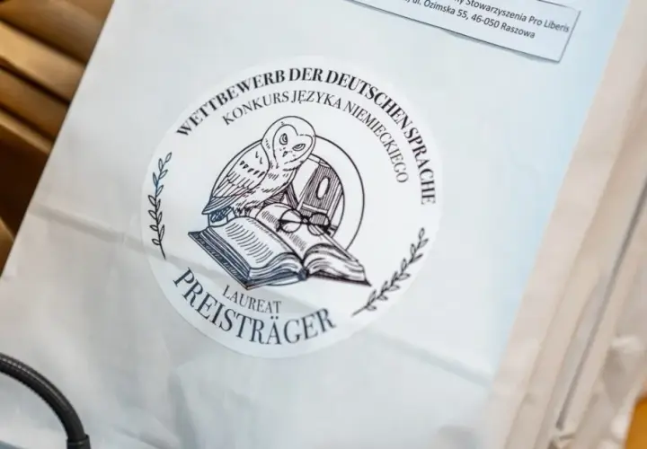 Co to jest działalność kulturalno-oświatowa i jakie ma znaczenie?
