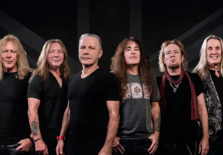 Sześciu członków Iron Maiden, gotowych do zagrania swoich najnowszych utworów.