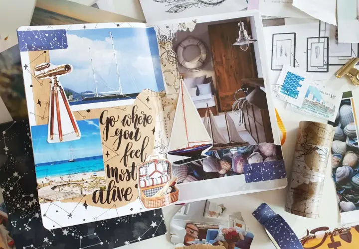 Kolaż z wycinków gazet, inspirujący do podróży: jachty, plaża, luneta, mapy, muszle i walizka. "Go where you feel most alive".