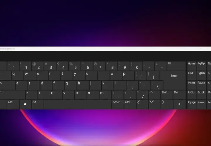 Ekranowa klawiatura w laptopie, z widocznymi klawiszami QWERTY i funkcjami.
