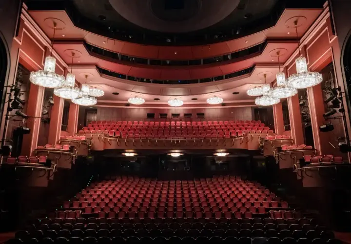 Ile kosztuje bilet do teatru w Warszawie? Sprawdź ceny i zniżki