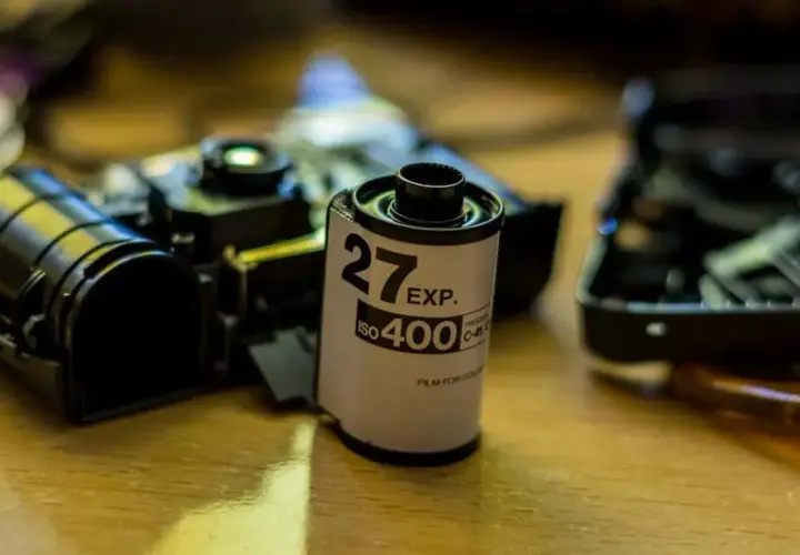 Jak wywołać zdjęcia z aparatu jednorazowego Kodak - krok po kroku