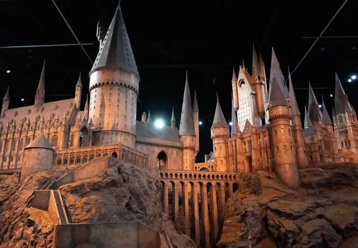 Hogwart istnieje! Odkryj filmowe lokacje w UK i zaplanuj podróż