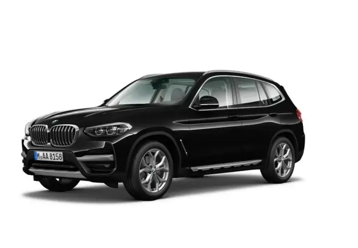 Elegancki, czarny x3 bmw z chromowanymi detalami i felgami stoi na białym tle.