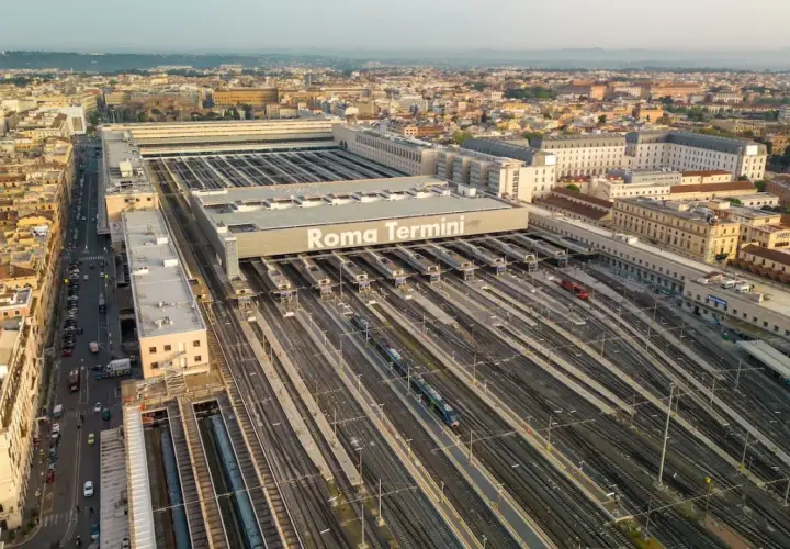 Vista aerea di Roma Termini, la stazione ferroviaria principale. La risposta alla domanda quale stazione di Roma è più vicina al centro è proprio questa.