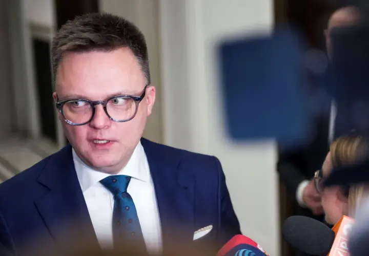 Jak zarabia Hołownia? Zaskakujące fakty o jego dochodach i źródłach