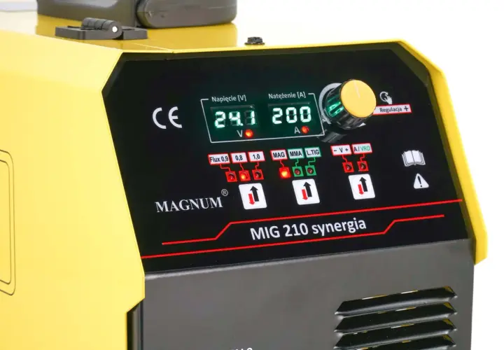 Panel sterowania spawarki Magnum MIG 210 synergia z wyświetlaczem napięcia 29.9V i natężenia 200A.