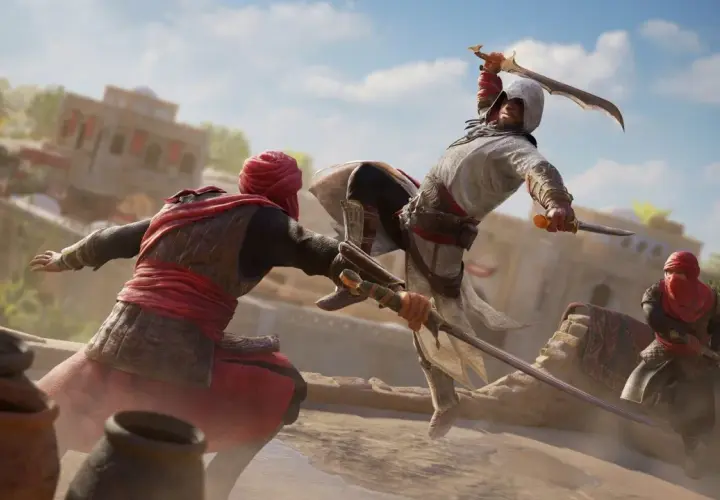 Assassin's Creed Mirage: uscita imminente! Un assassino in azione contro un nemico, spada contro spada, in un'ambientazione mediorientale.