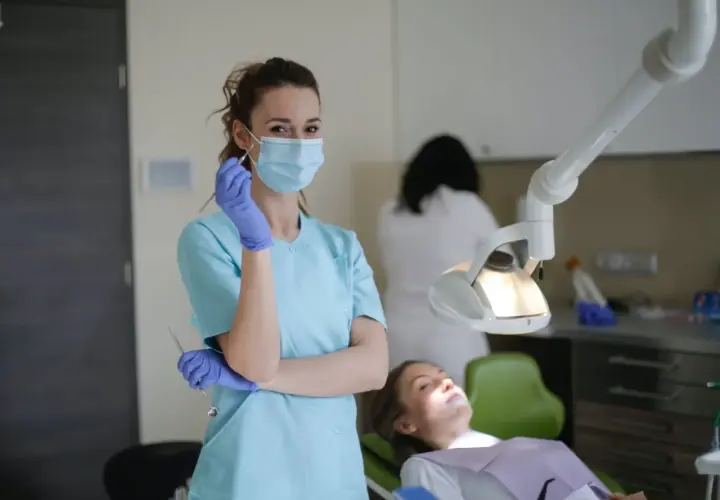 Czy dentysta może wystawić zwolnienie? Warunki i Twoje prawa!