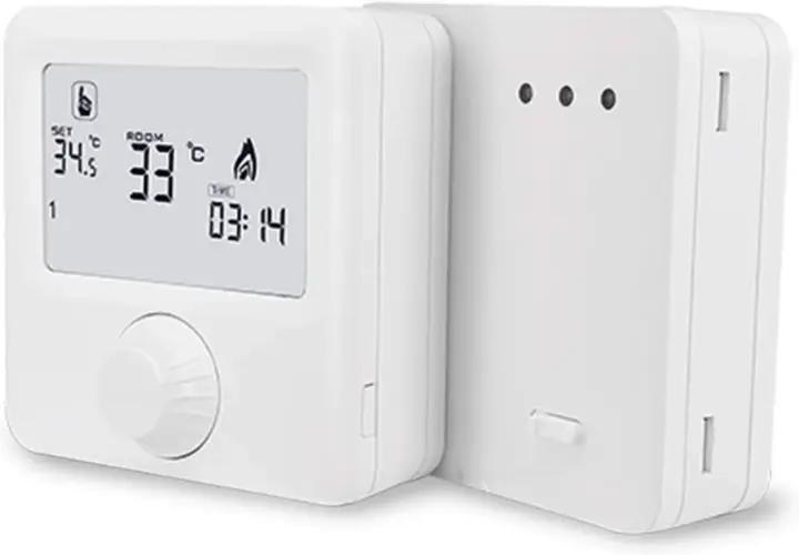 Termostato digital blanco con pantalla LCD mostrando temperatura y hora. Ideal para programar la calefacción y ahorrar energía.