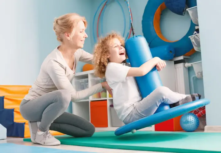 Integracja sensoryczna: Jak pomóc dziecku? Domowe ćwiczenia SI