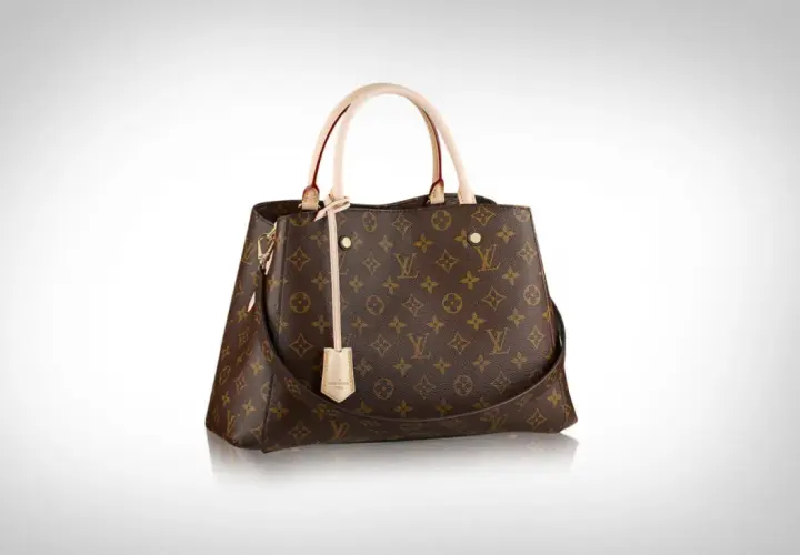 Elegancka torebka Louis Vuitton, porównanie oryginału z podróbką.
