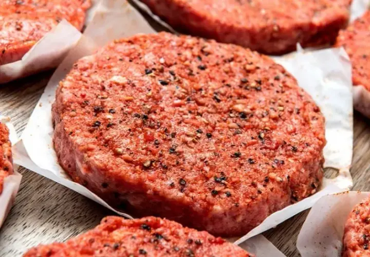 Jak przyprawić mięso na burgery? Sekret soczystości i smaku