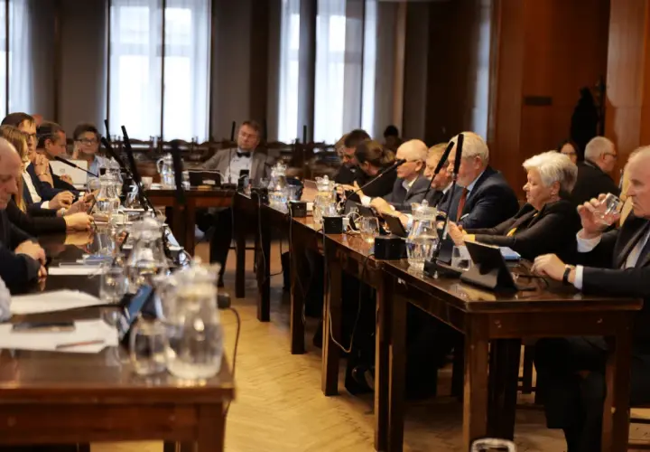 Ile zarabia przewodniczący rady osiedla? Dieta, kwoty, zasady