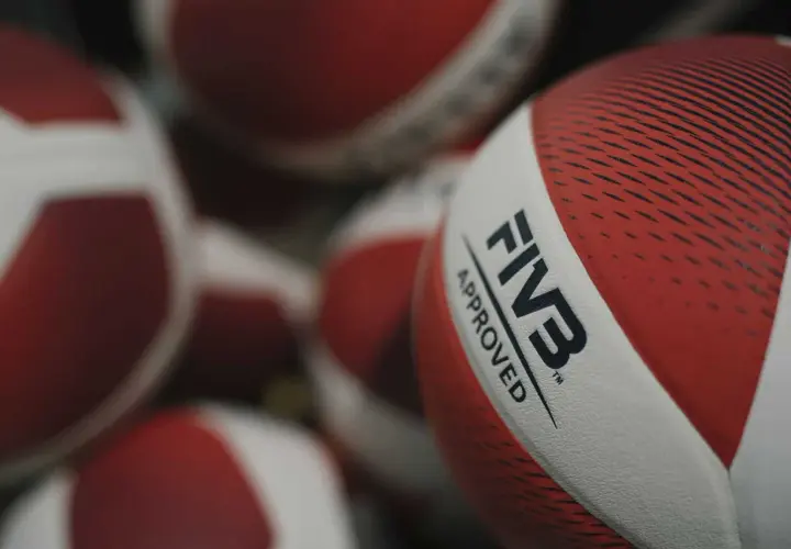 Waga piłki do siatkówki: Halowa, plażowa, dla dzieci normy FIVB
