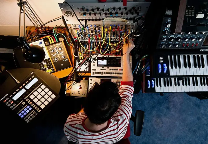 Produkcja muzyki elektronicznej: Od zera do utworu w domu!