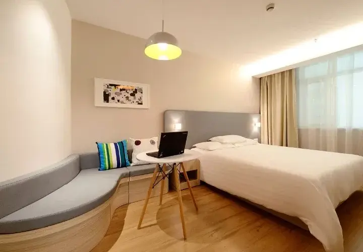 Gdzie rezerwować noclegi? Odkryj najlepsze platformy i oferty