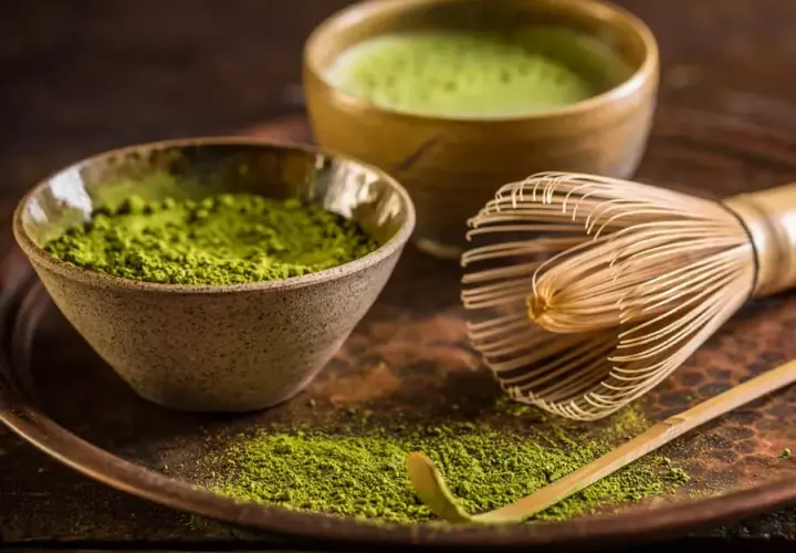 Czy matcha to kawa? Odkryj różnice i korzyści zdrowotne