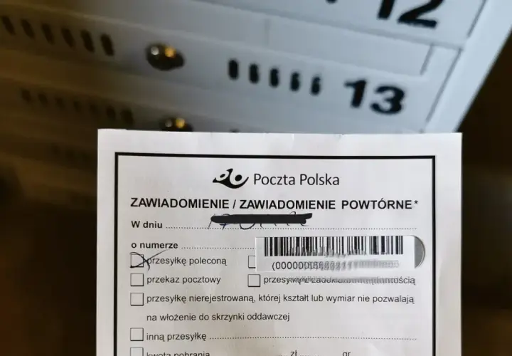 Awizo 7 dni od Poczty Polskiej. Zawiadomienie o przesyłce poleconej, która czeka na odbiór.