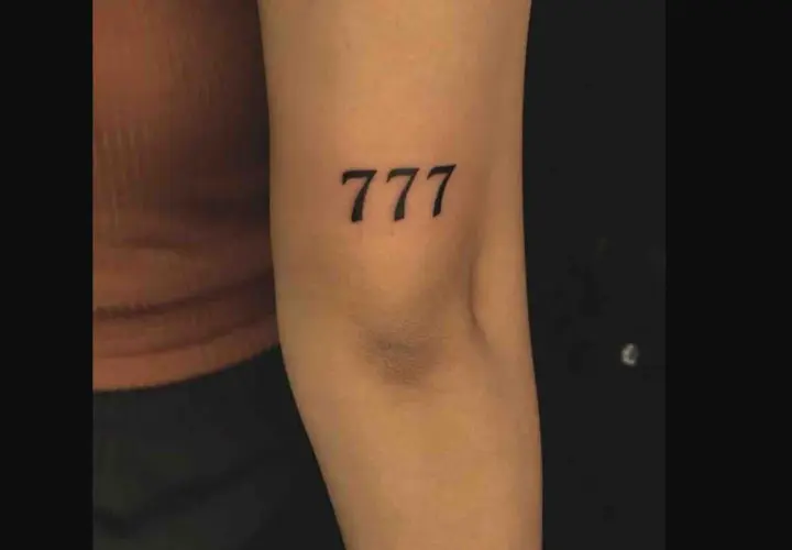 Tatuaż 777: Symbolika od aniołów po jackpot. Co oznacza?