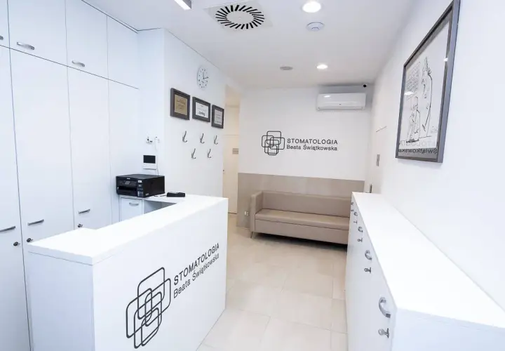 Nowoczesna recepcja stomatologiczna w Krakowie. Ranking najlepszych klinik stomatologicznych w Krakowie uwzględnia takie placówki jak ta.