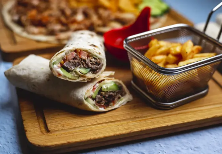 Czy kebab jest ciężkostrawny? Poznaj skutki dla trawienia