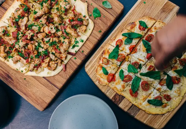 Ile cm ma duża pizza w Pizza Hut? Poznaj wymiary i porcje