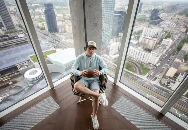 Rafał Zaorski shortuje własny apartament na Złotej 44 - bukmacherzy dołączają do zabawy