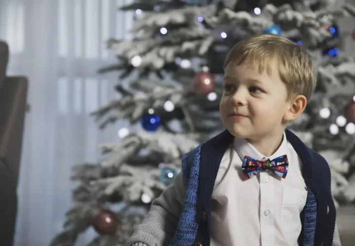 Jak ubrać dziecko na święta: najlepsze pomysły na elegancki i wygodny strój