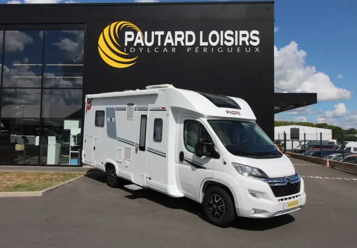 Camping-car Pilote P726 FC Evidence, prêt pour l'aventure. Avis et essai disponibles.