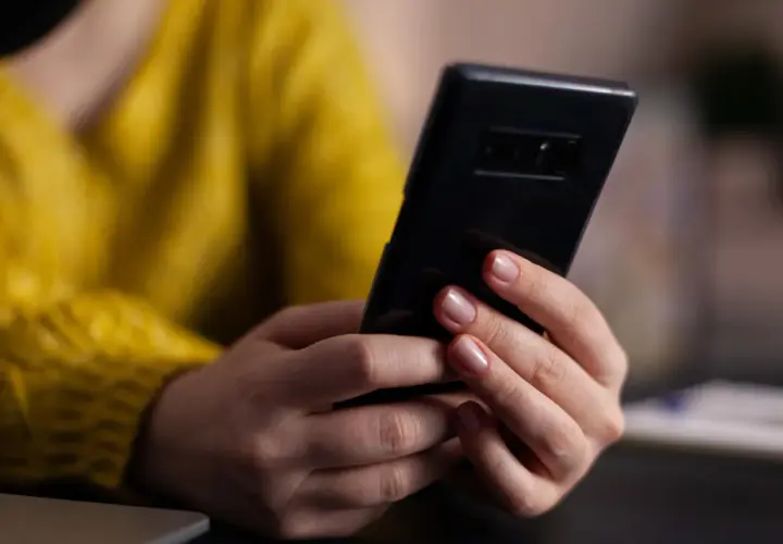 Czy aplikacje platform online oferują lepsze doświadczenie niż przeglądarki mobilne?