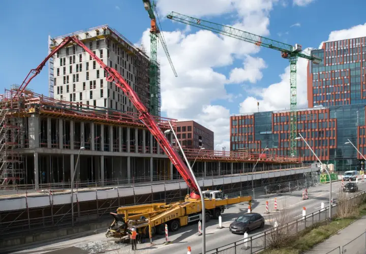 Środki ostrożności przy obsłudze pompy do betonu
