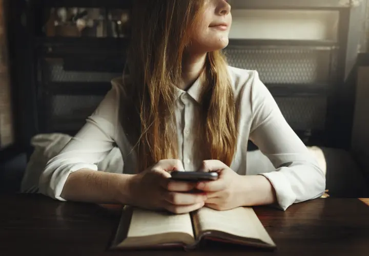 Jak czytelnicy porządkują wiedzę o nowych produktach? Rola praktycznych przewodników online