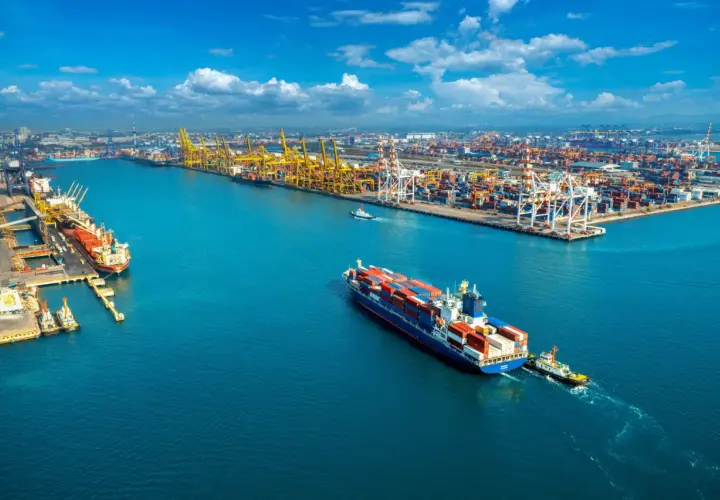 Transport ciężarowy do Danii: bilet łączony przez Szwecję czy tranzyt przez Niemcy? Porównanie tras cargo