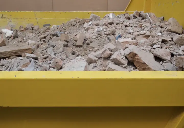 Wynajem kontenera na odpady – co warto wiedzieć przed zamówieniem?