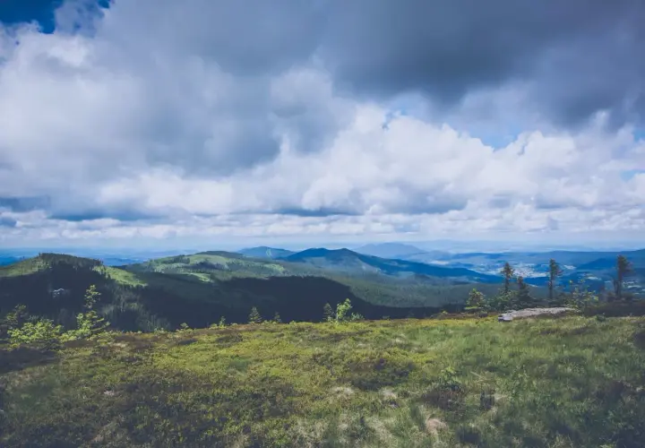 Wakacje w górach – aktywny urlop, relaks i bliskość natury