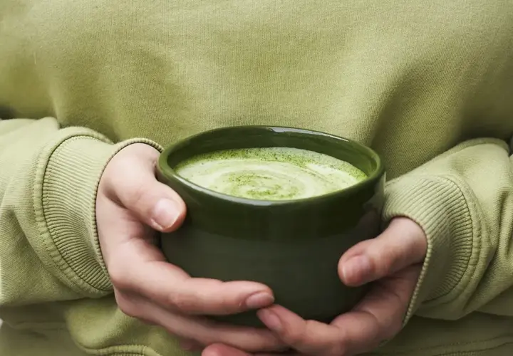 Matcha to kawa czy herbata – odkryj, co naprawdę wybierać