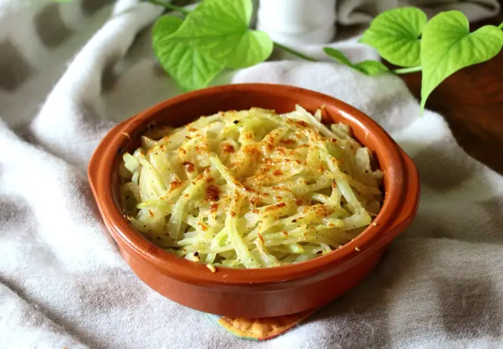 Cavolo rapa gratinato in padella, una delle tante gustose ricette per preparare questo ortaggio.