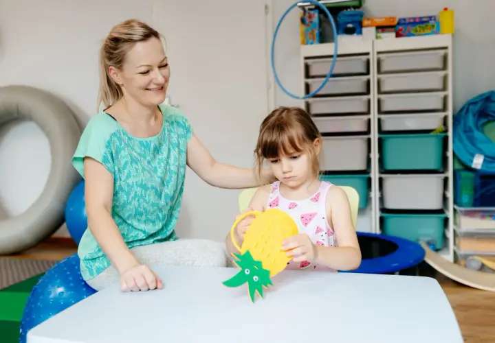 Terapia SI: Szczoteczki sensoryczne jak masować dziecko w domu?