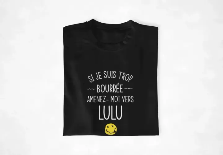 T-shirt noir avec texte humoristique "Si je suis trop bourrée, amenez-moi vers Lulu". Idéal pour la création de t-shirt personnalisé en ligne.