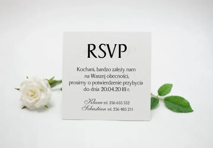 Jak zaprosić rodziców na ślub? Pomysły, teksty, etykieta.