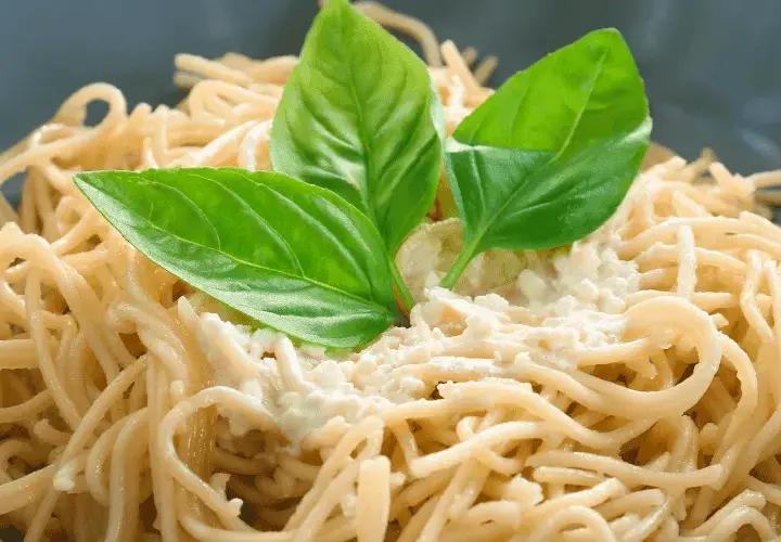 Jak zrobić sos z jogurtu naturalnego do makaronu w 5 minut